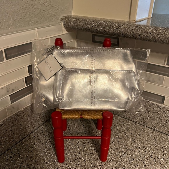 Macy’s Cosmetics💄 Bags - Picture 2 of 12